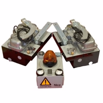 KIT COMPOSIZIONE BM4024 24V CON CASSE IN ACCIAIO INOX PER CANCELLI A BATTENTE INTERRATI CON ANTE FINO A MAX 4 MT. NICE